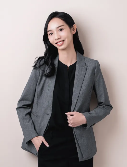 吳郁婷律師_正裝照片